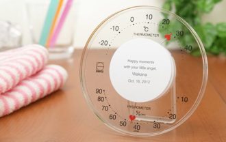 メッセージ入れ対応のアナログ温湿度計