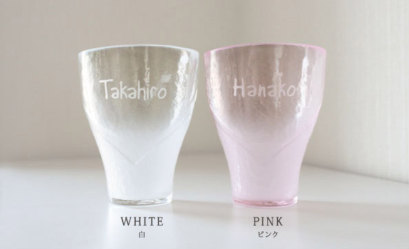 かわいいホワイトとピンクのペアグラス